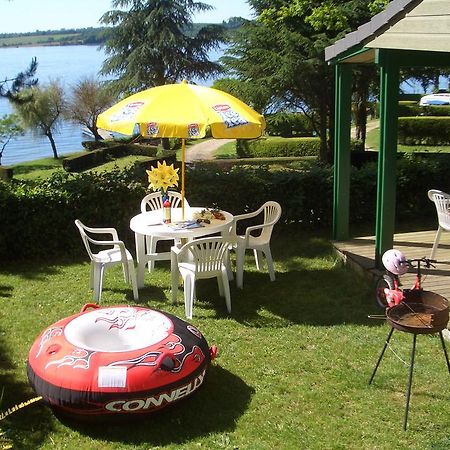 Готель Beau-Rivage Du Lac De Pareloup Salles-Curan Екстер'єр фото