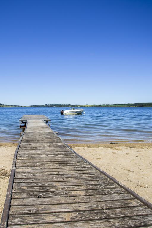 Готель Beau-Rivage Du Lac De Pareloup Salles-Curan Екстер'єр фото